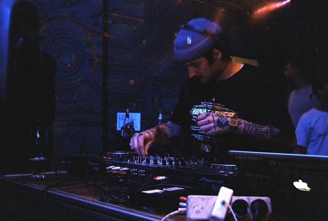 23 SOS x DUNGEON, Cofe de la Ostrava, Casablanka